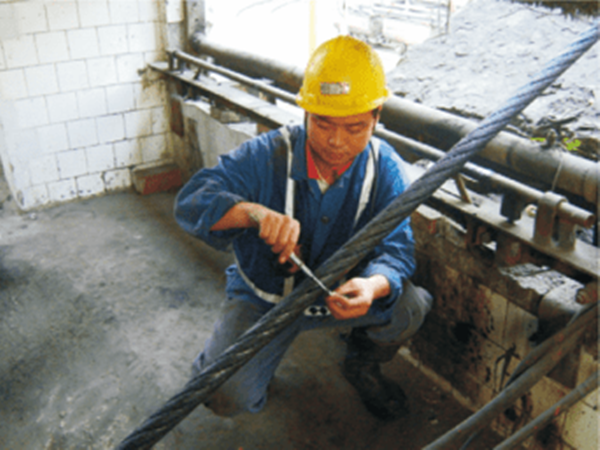 突發(fā)！一纜車鋼絲繩斷裂，8人命懸365米高空！